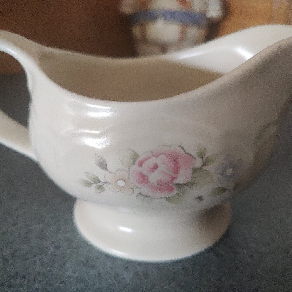 Pfaltzgraff Ceramic Tea Rose Gravy Boat